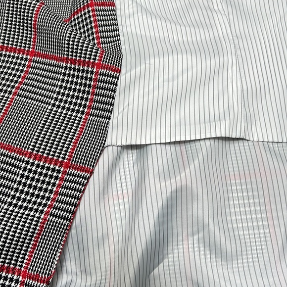 NWOT DKNY Woman’s V Neckline Plaid Cape Jacket with lining, Size XS - Picture 9 of 10